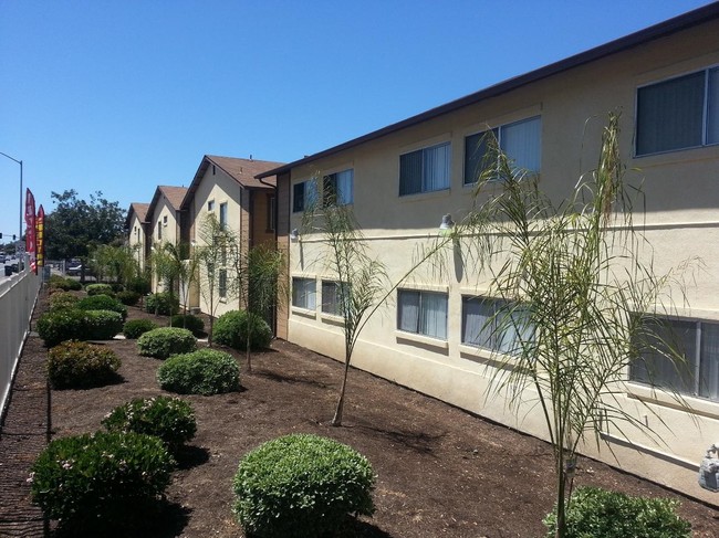 Imperial Terrace Apartments in San Diego, CA - Building Photo - Building Photo