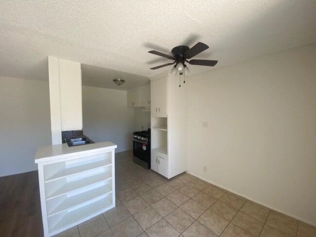 21809 Lanark St in Canoga Park, CA - Building Photo - Building Photo