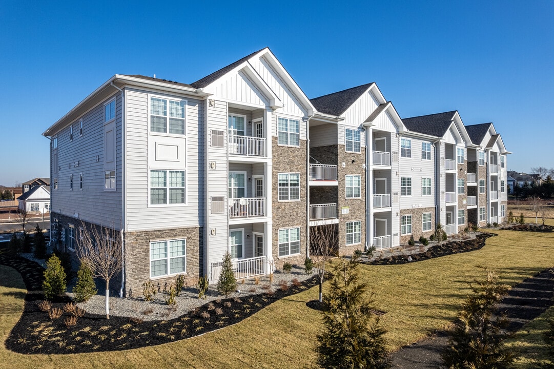 Rivendell Meadows in Piscataway, NJ - Building Photo