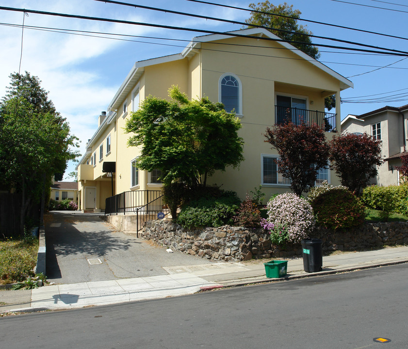 423 N Claremont St in San Mateo, CA - Building Photo