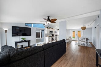 2407 Pierpont Blvd in Ventura, CA - Building Photo - Building Photo