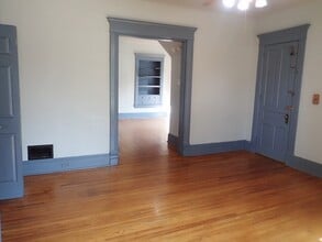 447 Locust St in Galesburg, IL - Building Photo - Building Photo