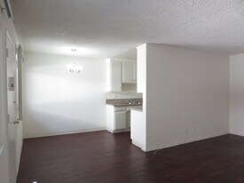 447 W Elk Ave, Unit 447 in Glendale, CA - Building Photo