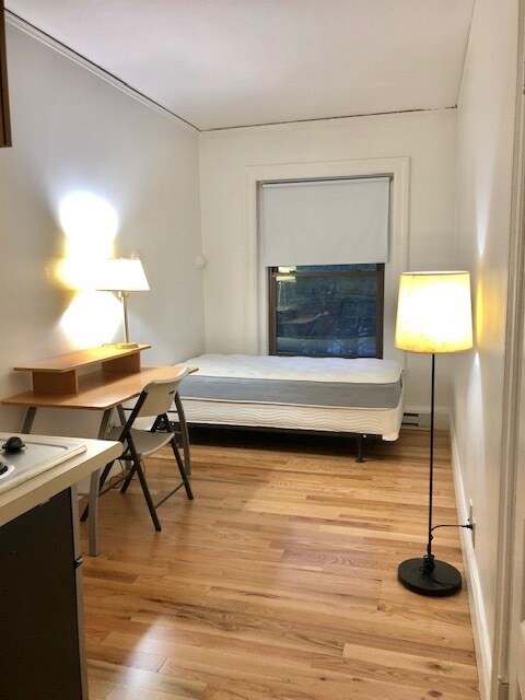 1079 Beacon St, Unit 8 in Brookline, MA - Building Photo - Building Photo