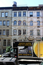 70 W 82nd St in New York, NY - Building Photo - Building Photo