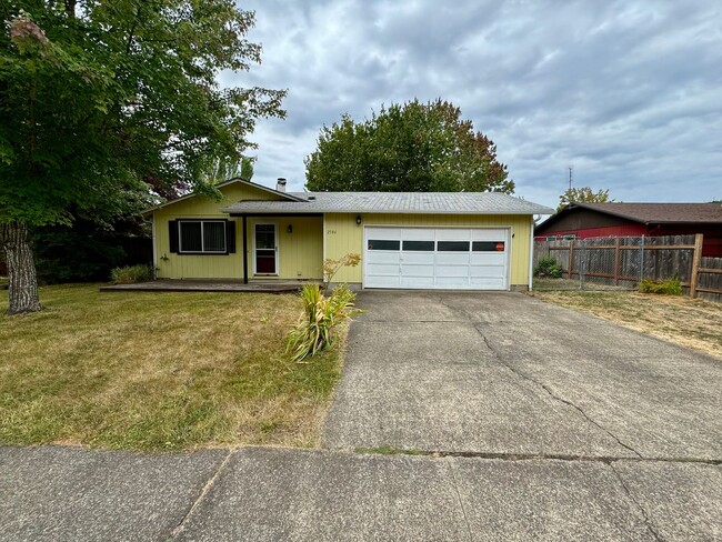 2586 SE Thompson St