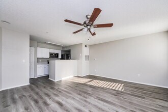 2217 Grand Cayman Ct in Kissimmee, FL - Foto de edificio - Building Photo