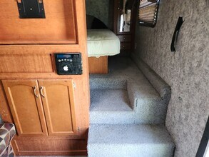 336 Co Rd 90B in Gonzales, TX - Foto de edificio - Building Photo