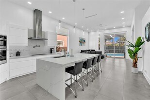 5851 NW 125th Terrace in Coral Springs, FL - Building Photo