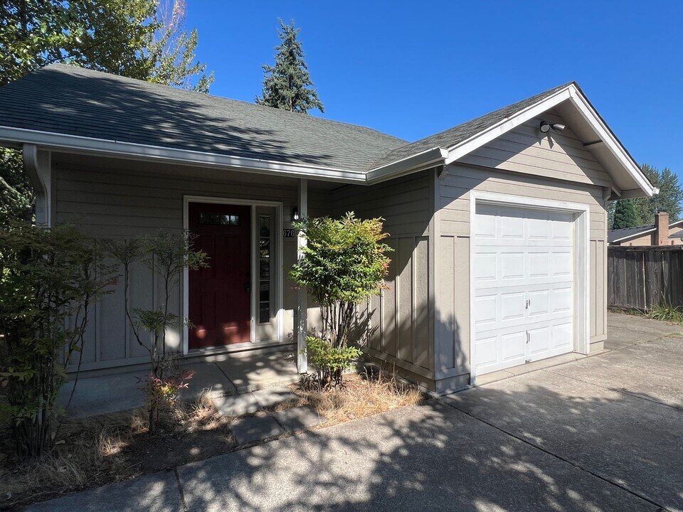 676 Hanover St in Eugene, OR - Building Photo