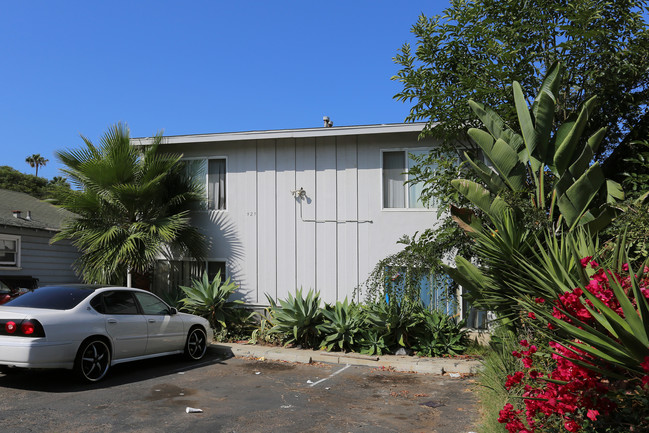 525 S Freeman St in Oceanside, CA - Building Photo - Building Photo