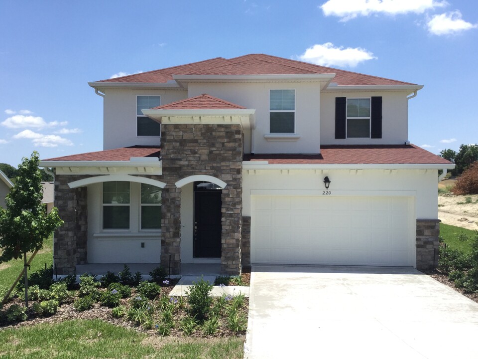 220 Crestrun Loop in Leesburg, FL - Building Photo