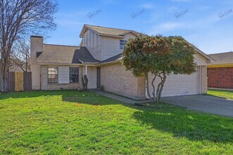 1069 W Hills Terrace in Saginaw, TX - Building Photo - Building Photo