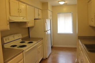 25 Deallyon Ave in Hilton Head Island, SC - Building Photo - Building Photo