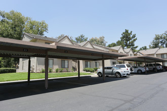 Vineyard Village in Rancho Cucamonga, CA - Foto de edificio - Building Photo