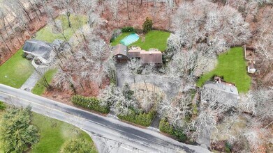 807 Union Ave in Riverhead, NY - Building Photo - Building Photo