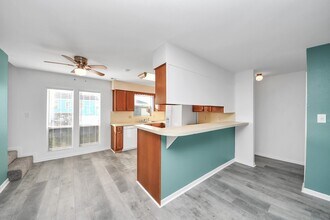 129 Tarpon St in Hitchcock, TX - Building Photo - Building Photo