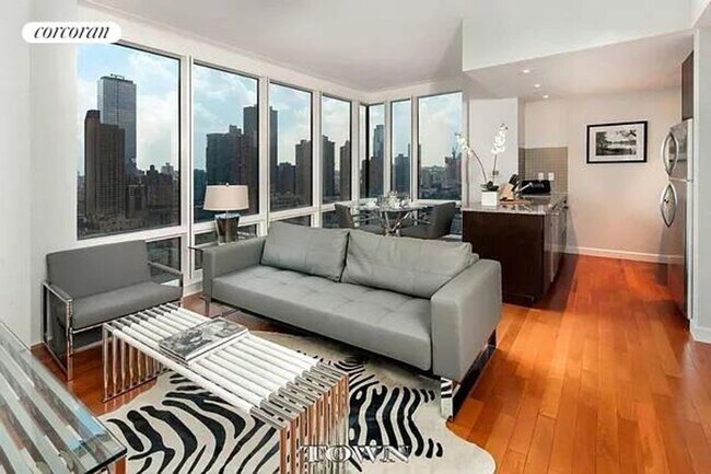 306 W 48th St in New York, NY - Building Photo - Building Photo