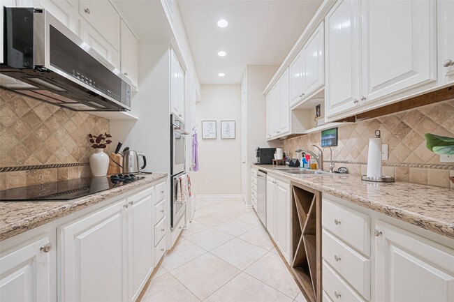 property at 3 River Hollow Ln