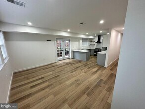 222 Webster St NE, Unit 1 in Washington, DC - Foto de edificio - Building Photo