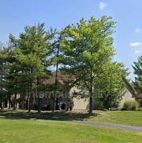 794 Kentwood Dr in Youngstown, OH - Building Photo