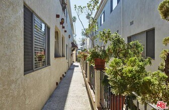 1130 9th St, Unit 3 in Santa Monica, CA - Building Photo - Building Photo