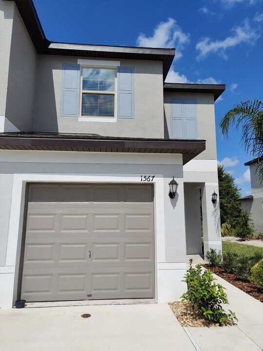 1567 Cassius St in Lutz, FL - Building Photo