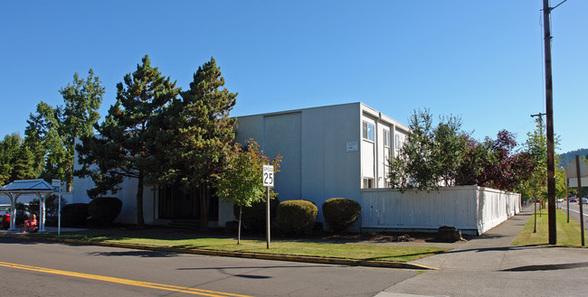 Southgate Apartments in Eugene, OR - Building Photo - Building Photo