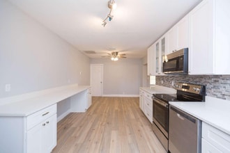 7518 New Jersey Ave in Hudson, FL - Foto de edificio - Building Photo