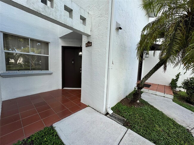 4764 NW 97th Pl in Doral, FL - Building Photo - Building Photo