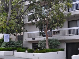 132 S Clark Dr in West Hollywood, CA - Building Photo