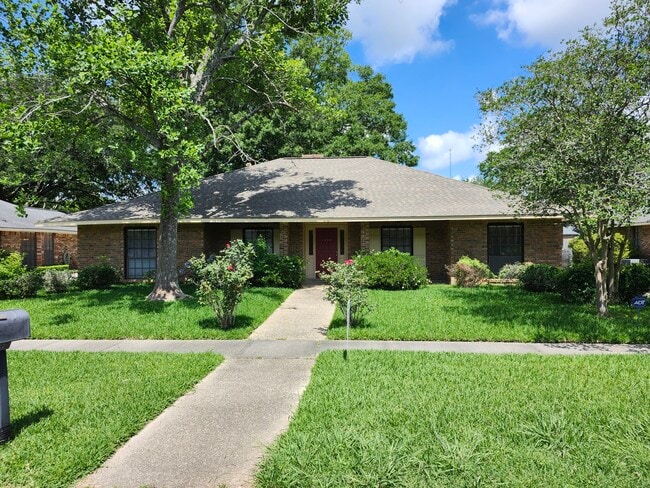property at 1533 Rue Desiree