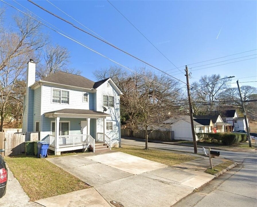 1052 Smith St SW in Atlanta, GA - Building Photo