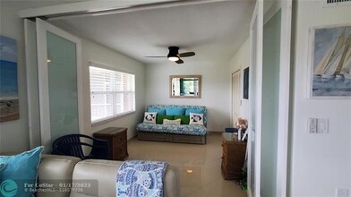 745 SE 19th Ave in Deerfield Beach, FL - Foto de edificio - Building Photo