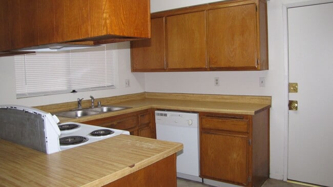 4613 Country Pl Ln in Bakersfield, CA - Foto de edificio - Building Photo