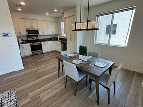 5402 Sand Arch Ln in San Diego, CA - Building Photo - Building Photo