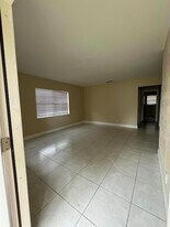 1045 Miami Blvd in Delray Beach, FL - Building Photo