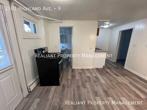 2501 Highland Ave in Cincinnati, OH - Building Photo - Building Photo