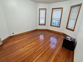 44 Francis St, Unit 2 in Everett, MA - Building Photo