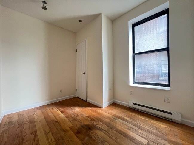 350 Manhattan Ave, Unit 1H