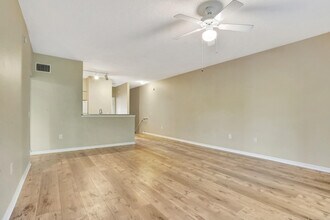 270 Crestwood Cir in Royal Palm Beach, FL - Building Photo - Building Photo