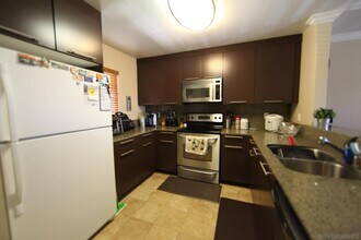 7425 Charmant Dr in San Diego, CA - Building Photo - Building Photo