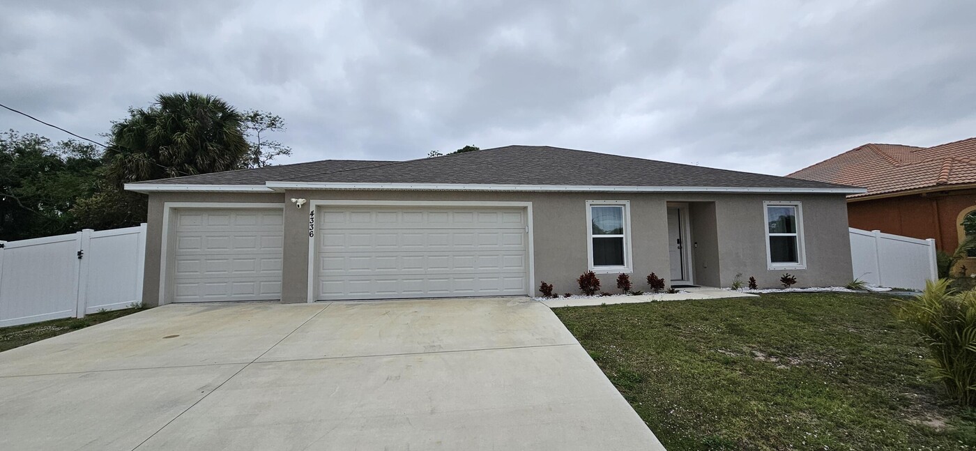 4336 SW Yamada Dr in Port St. Lucie, FL - Building Photo