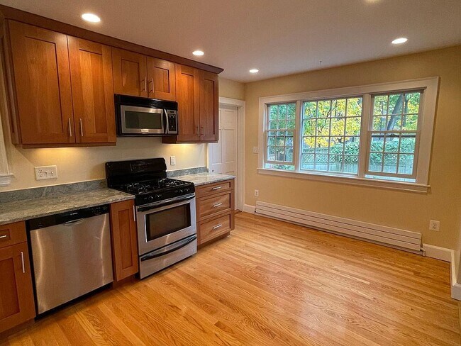 175 Walnut St, Unit 2R in Newton, MA - Building Photo - Building Photo