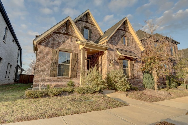 1913 Cathedral Dr in Farmers Branch, TX - Foto de edificio - Building Photo