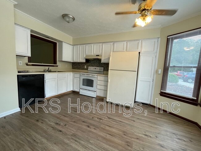 208 Susan Constant Dr in Newport News, VA - Building Photo - Building Photo