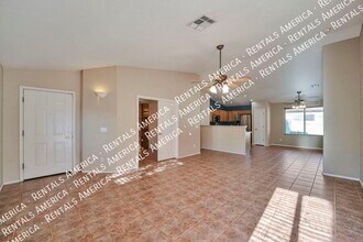 10186 E Desert Paradise Pl in Tucson, AZ - Building Photo - Building Photo