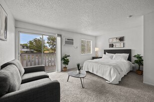 LAKE FAIRWAY in El Paso, TX - Building Photo