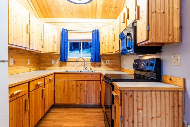 1428 Kirk Cir in Fairbanks, AK - Building Photo - Building Photo