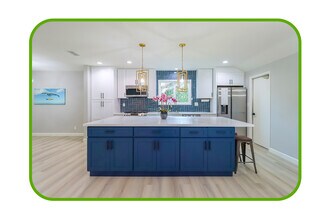 22306 Hart St in Canoga Park, CA - Foto de edificio - Building Photo